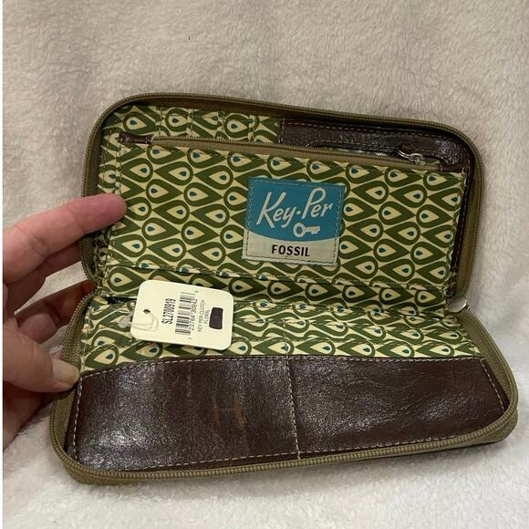Fossil Key Per Clutch Wallet NWT - Picture 4 of 7